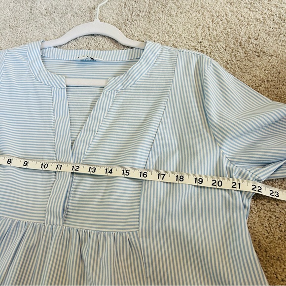 Crown&Ivy Tiered Bell Sleeve Blue White Striped V-neck Sz Large Summer Beach - Picture 11 of 11
